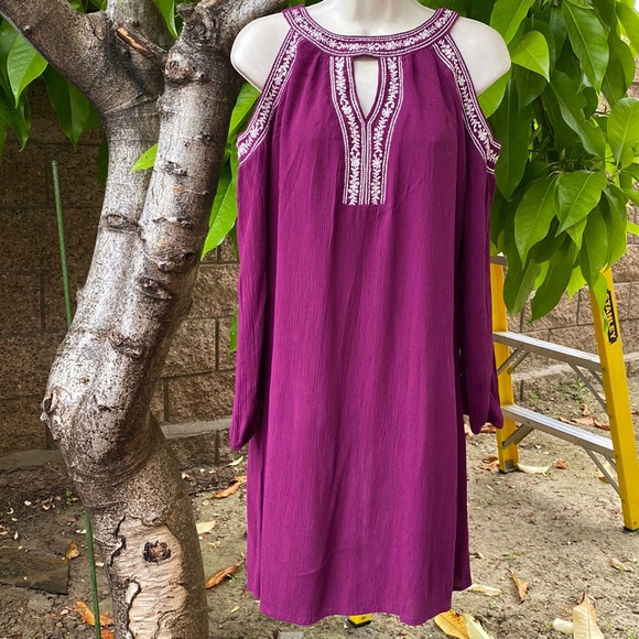 3 for $12 Time and Tru Embroidered Trim Cold Shoulder Midi Dress in Plum SzS 4/6 - Picture 3 of 8